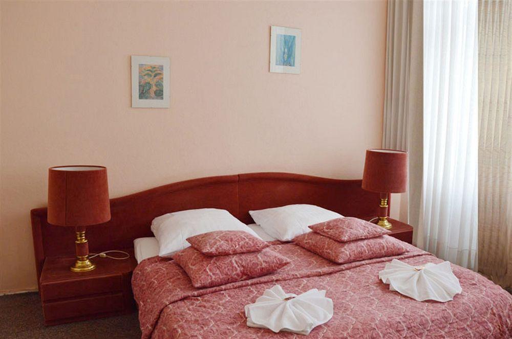 Hotel Pension Ingeborg Berlin Bagian luar foto