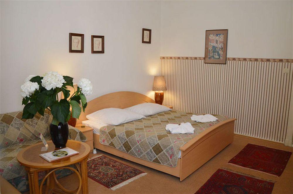 Hotel Pension Ingeborg Berlin Bagian luar foto