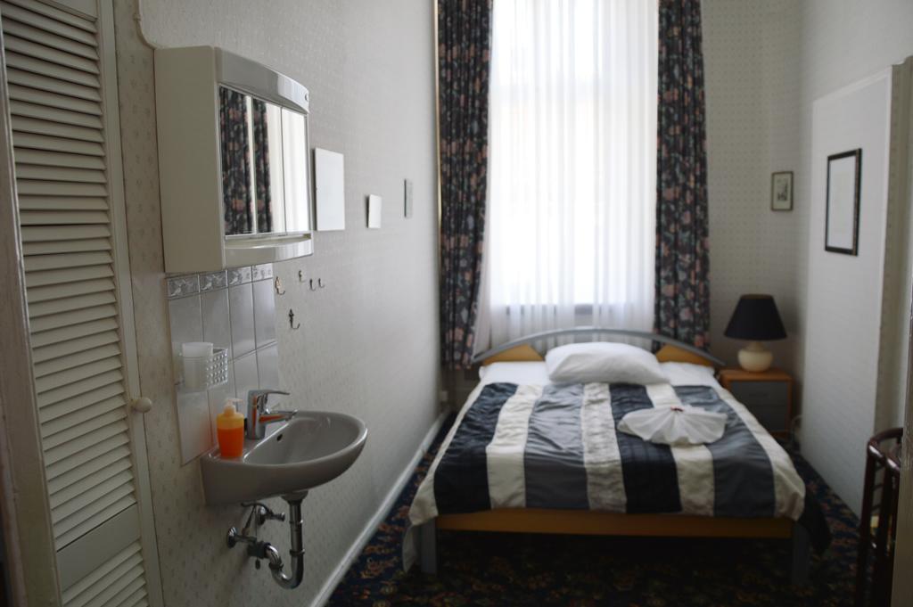 Hotel Pension Ingeborg Berlin Bagian luar foto