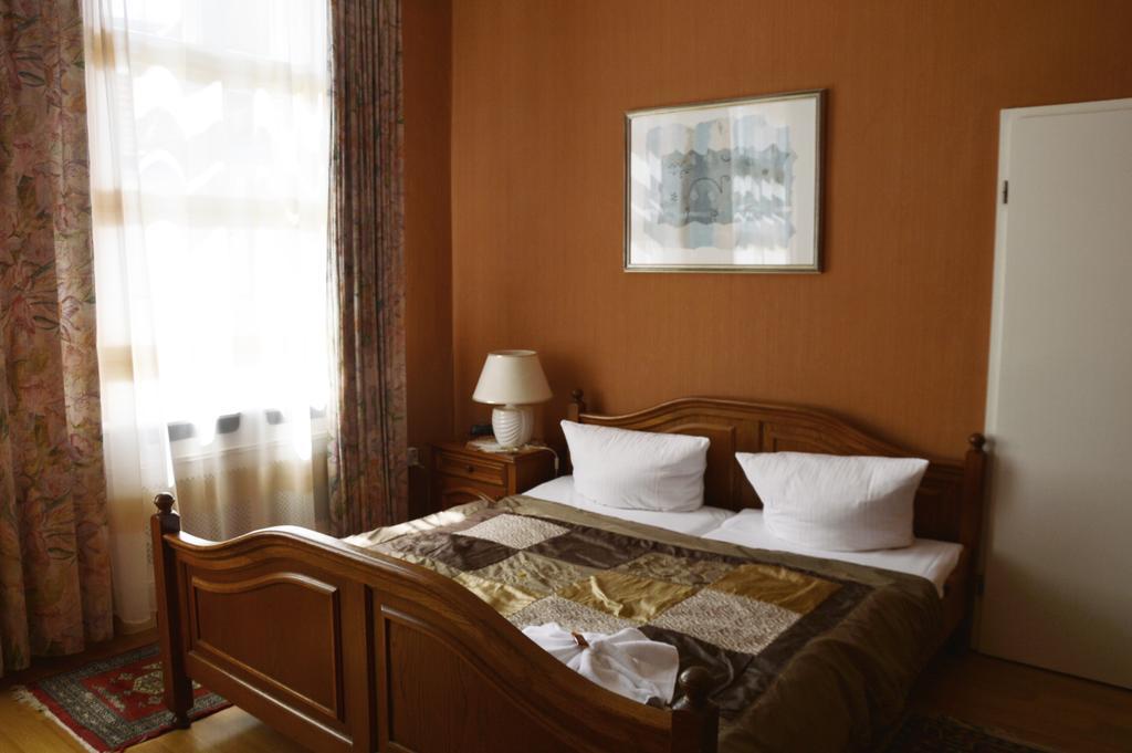 Hotel Pension Ingeborg Berlin Bagian luar foto