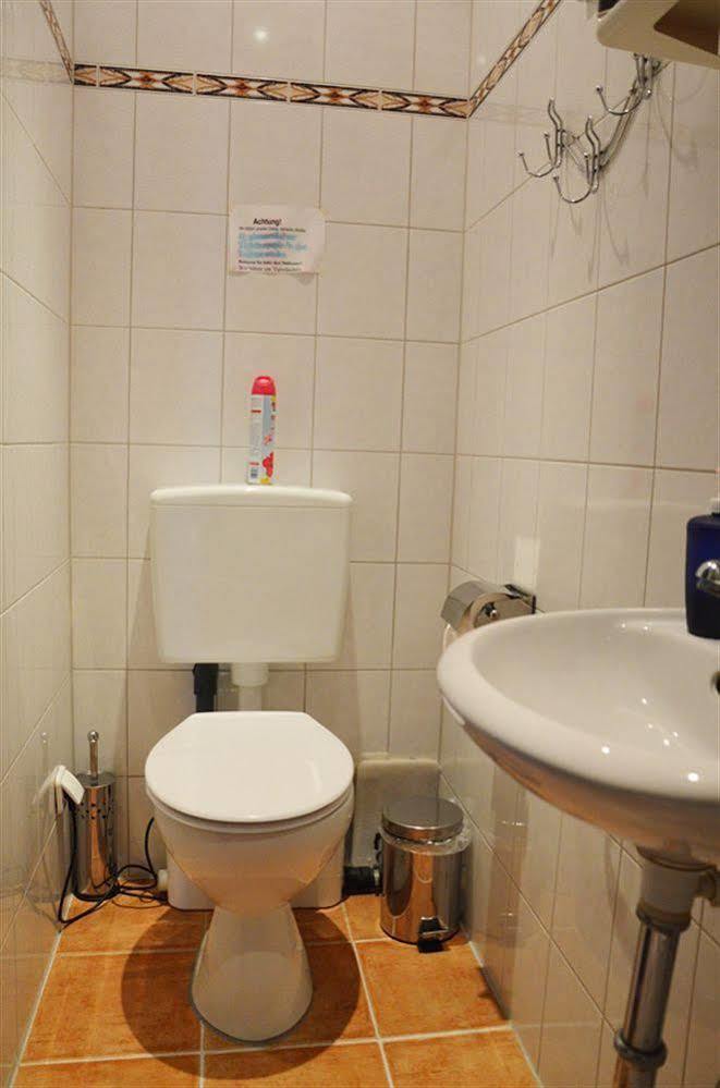 Hotel Pension Ingeborg Berlin Bagian luar foto